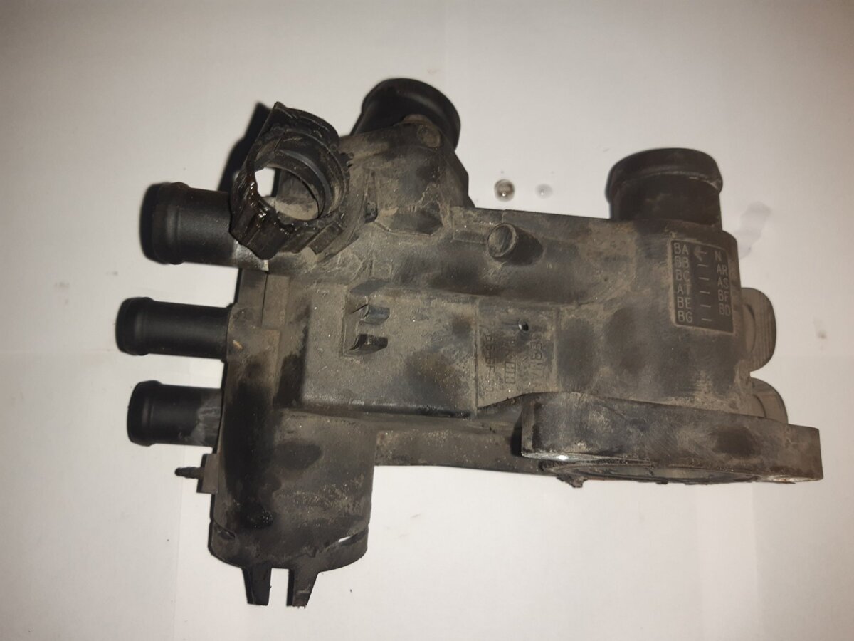 Корпус термостата Volkswagen Golf IV (1997-2006) 032121111BA