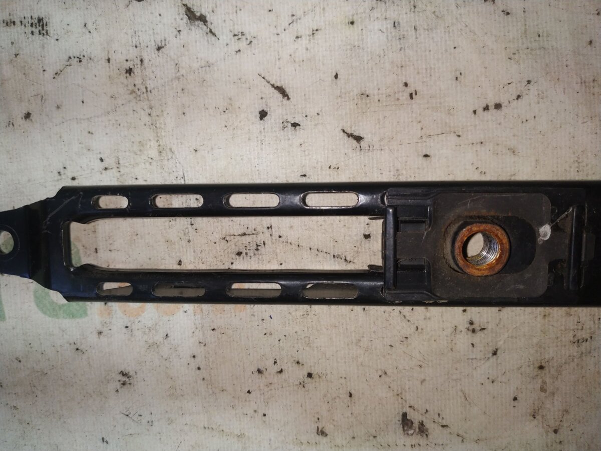 Кронштейн ремня безпеки Volkswagen Golf IV (1997-2006) 1J0857819C