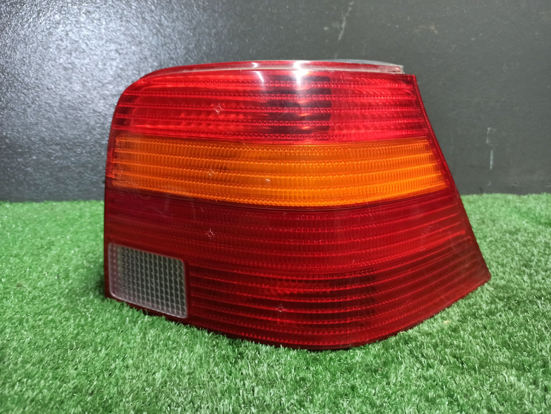 Ліхтар (стоп)задній правий Volkswagen Golf IV (1997-2006) 1J6945096Q