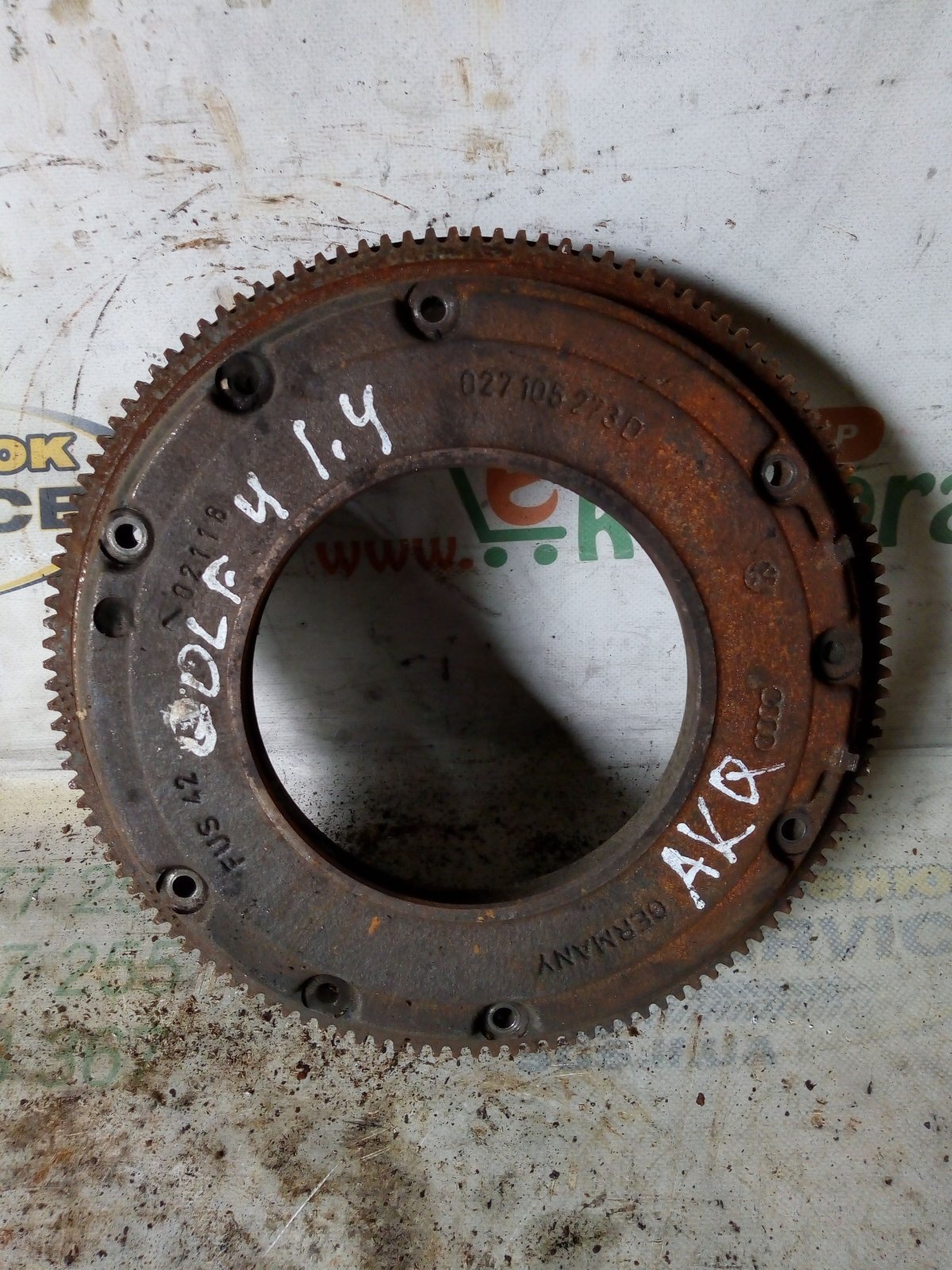 Маховик двигателя Volkswagen Golf IV (1997-2006) 027105273D