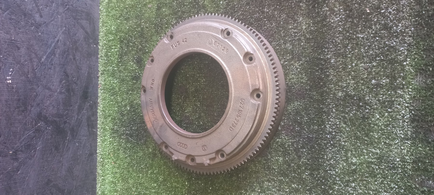 Маховик двигуна Volkswagen Golf IV (1997-2006) 027105273D