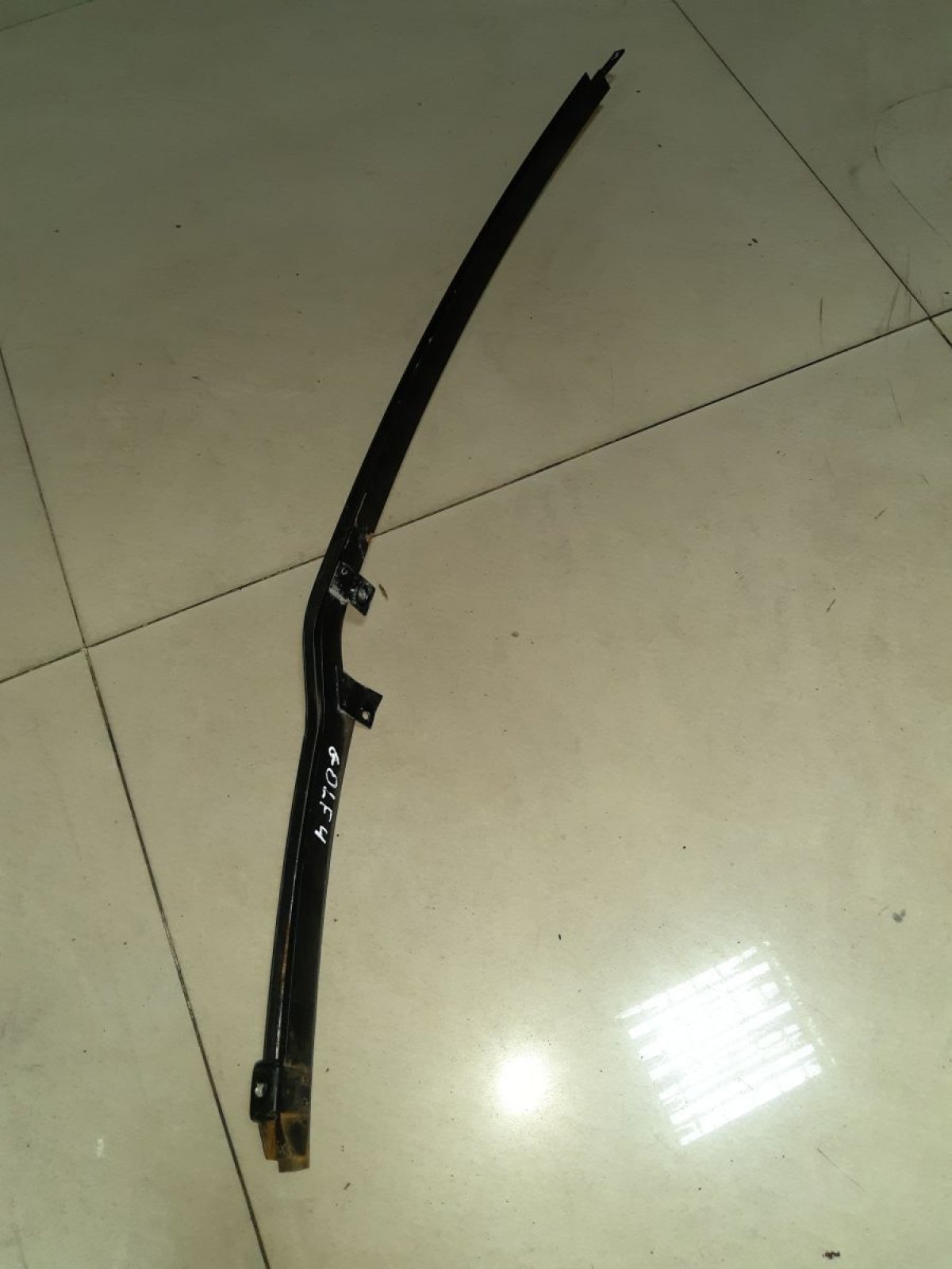 Направляющая стекла зл Volkswagen Golf IV (1997-2006) 1J6839409A03C
