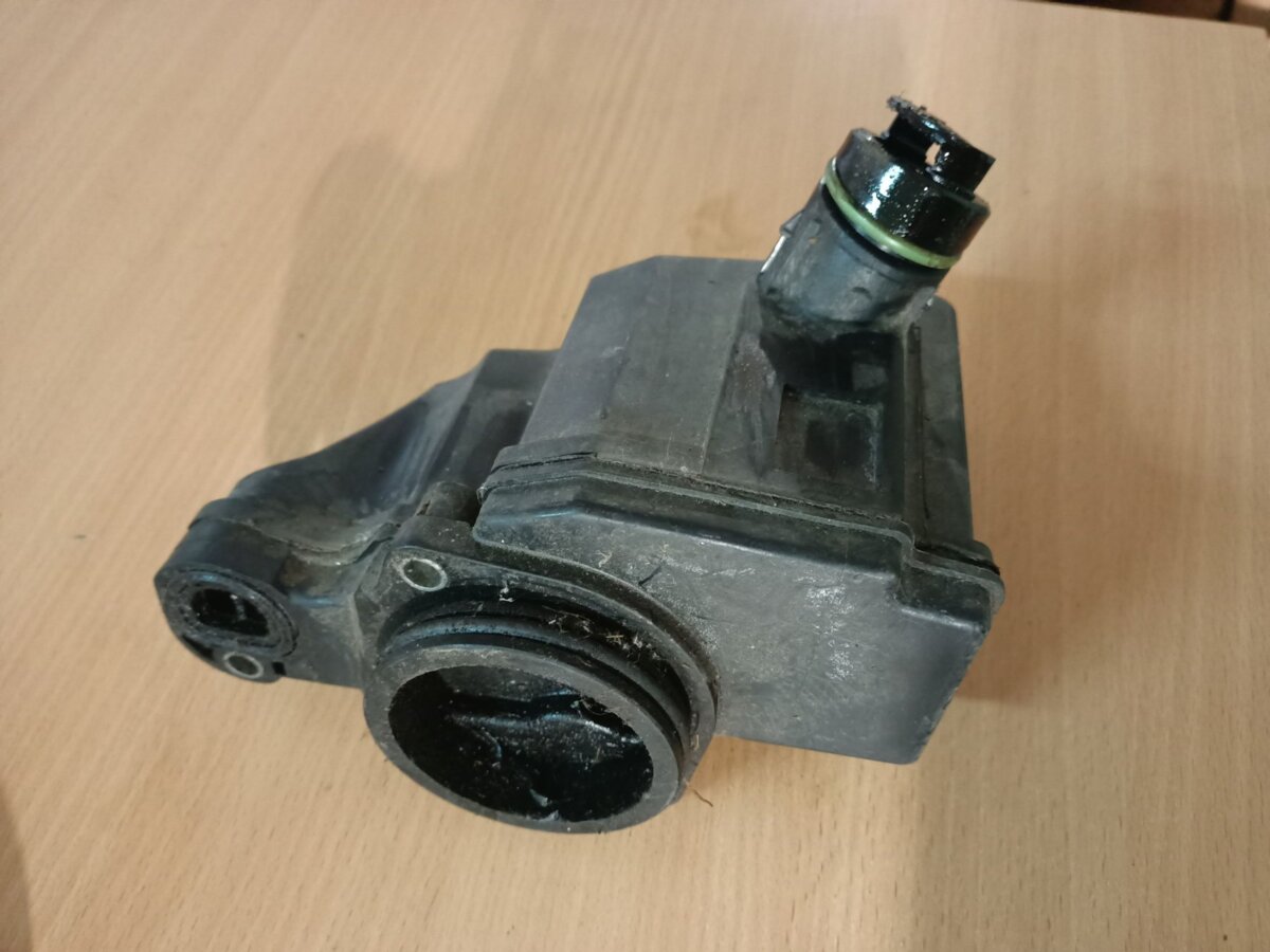 Оливовіддільник Volkswagen Golf IV (1997-2006) 036103464G