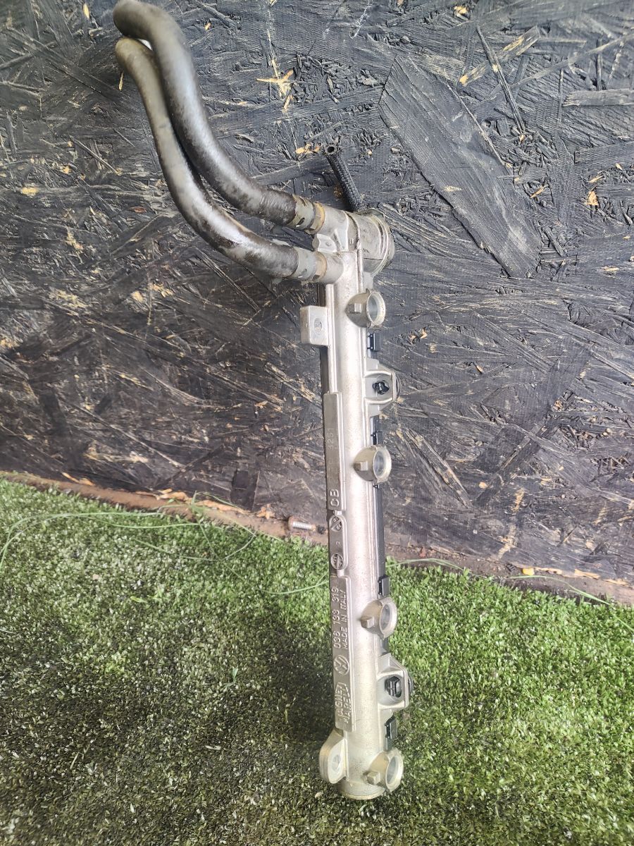 Паливна рейка 1.4 1.6 16v Volkswagen Golf IV (1997-2006) 036133319