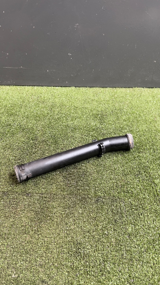 Патрубок системи охолодження Volkswagen Golf IV (1997-2006) 032121065D