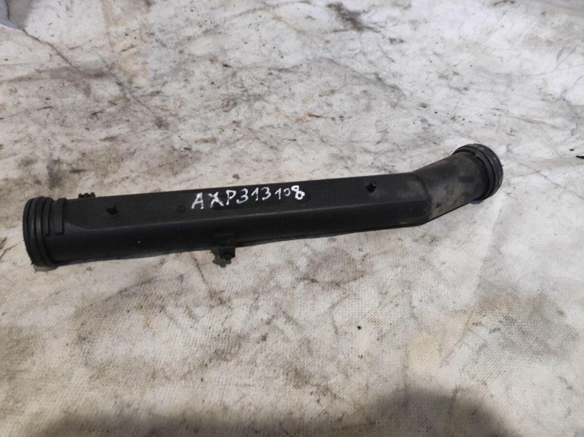 патрубок водяного насосу, приймальний Volkswagen Golf IV (1997-2006) 032121065D