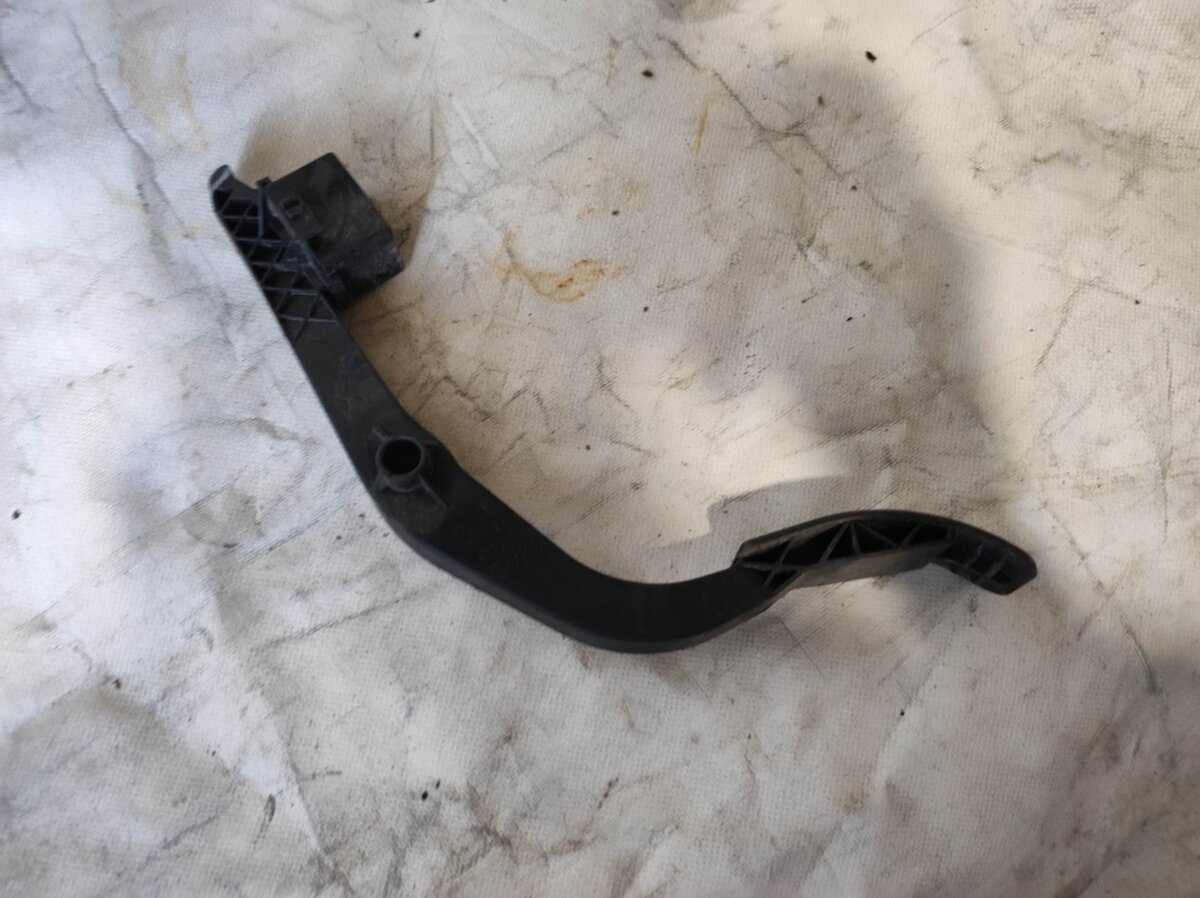 Педаль акселератора, газа Volkswagen Golf IV (1997-2006) 1J1721511C