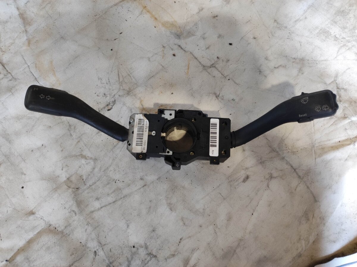 перемикач підрульовий, лівий Volkswagen Golf IV (1997-2006) 8L0953513G