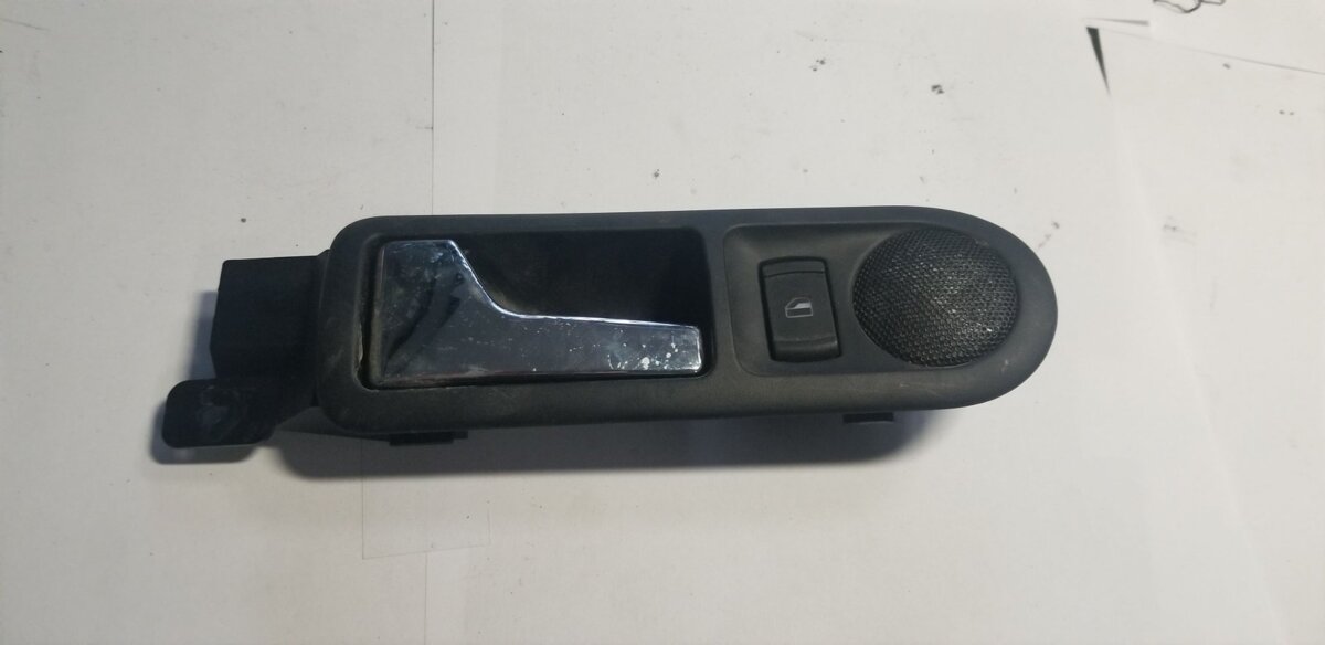 ручка двери внутренняя левая задняя Volkswagen Golf IV (1997-2006) 1J4839113C