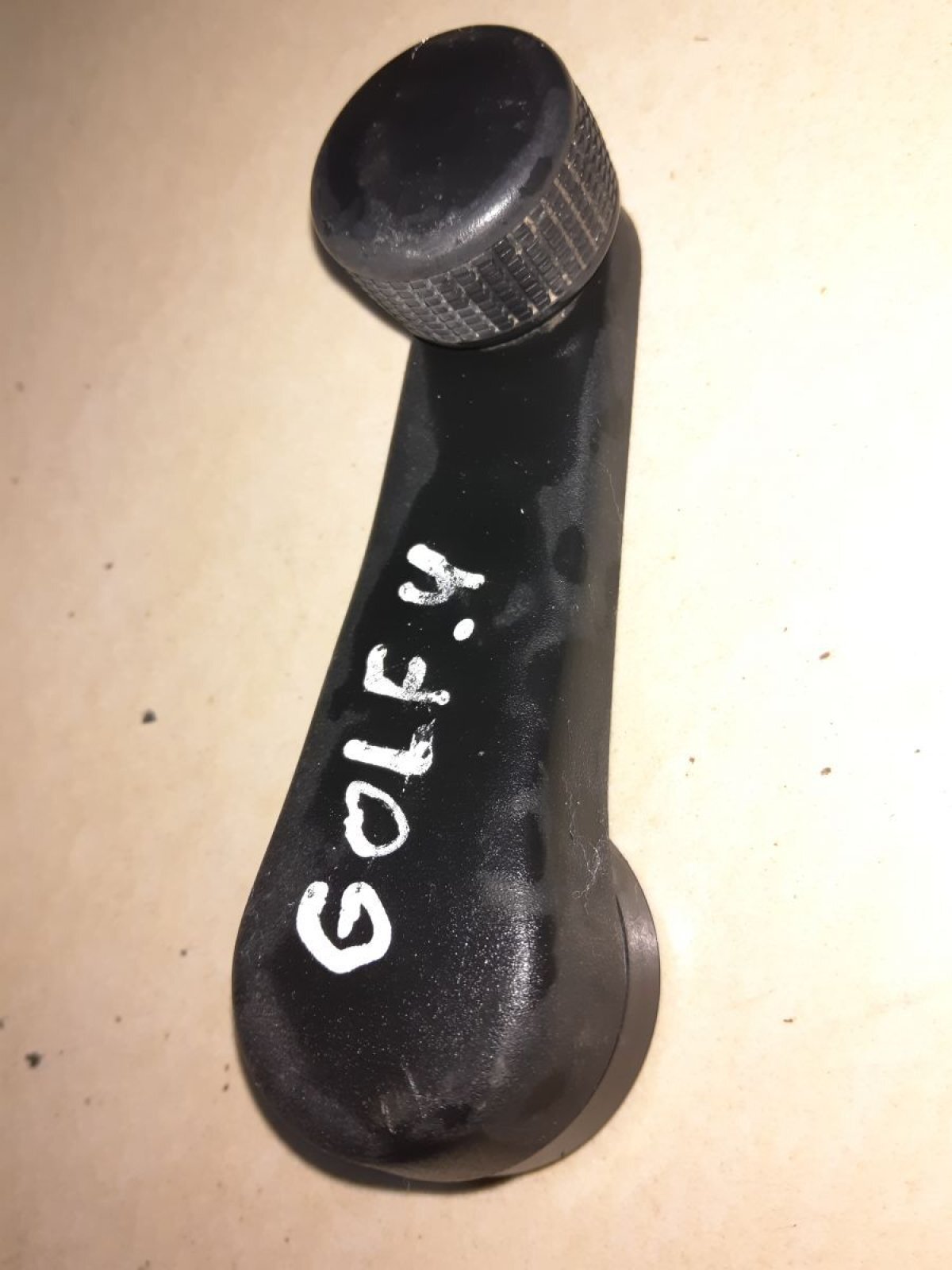 ручка підйому скла двері Volkswagen Golf IV (1997-2006) 1H0837581D