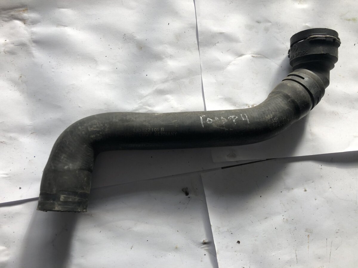 шланг радіатора vw 1.9tdi Volkswagen Golf IV (1997-2006) 1J0122101B