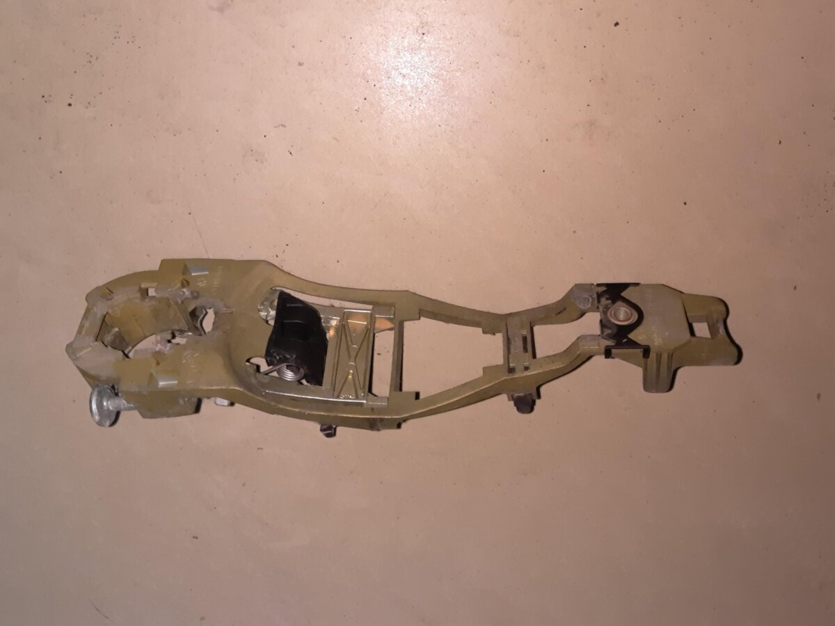 тримач зовнішньої ручки дверей, Volkswagen Golf IV (1997-2006) 3B0837885