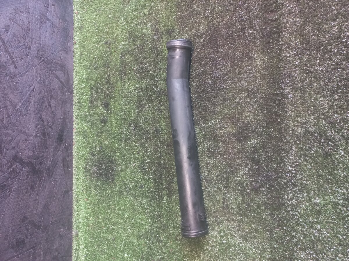 Трубка системи водяного охолодження Volkswagen Golf IV (1997-2006) 032121065D