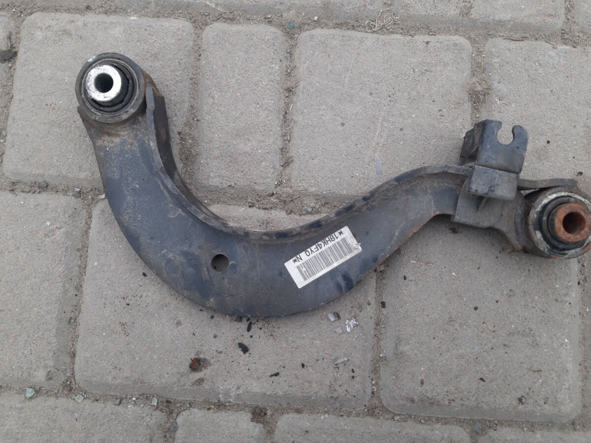 балансир задній верхній, лівий/правий; важіль задньої підвіски верхній, лівий/правий Volkswagen Golf Plus 2005-2014 1K0505323N