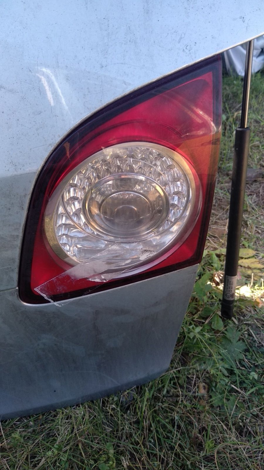 Ліхтар задній правий volkswagen golf plus Volkswagen Golf Plus 2005-2014 5M0945094J