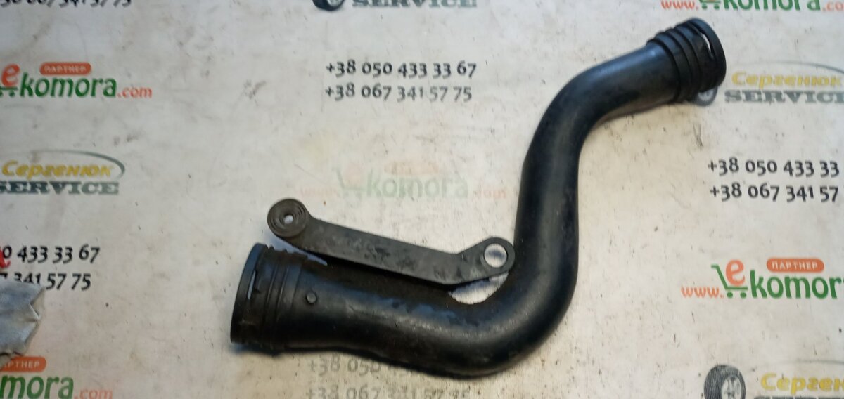 Патрубок интеркулера, правый Volkswagen Golf Plus 2005-2014 1K0145762P