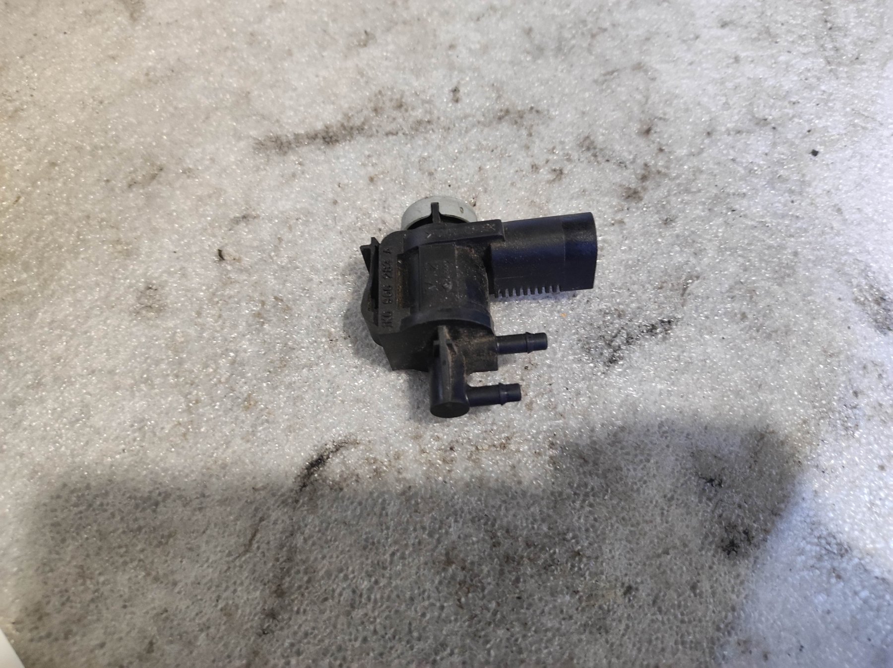 Клапан магнітний Volkswagen Golf V (2003-2009) 1K0906283A