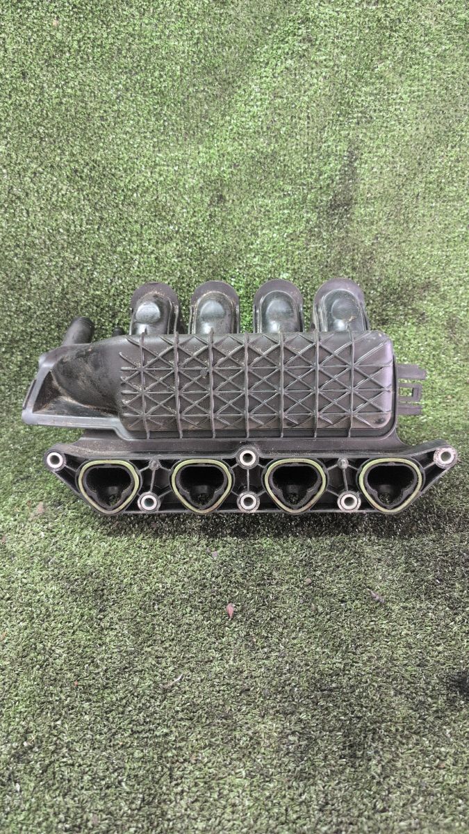 Колектор впускний 1.4i Volkswagen Golf V (2003-2009) 036129711FQ