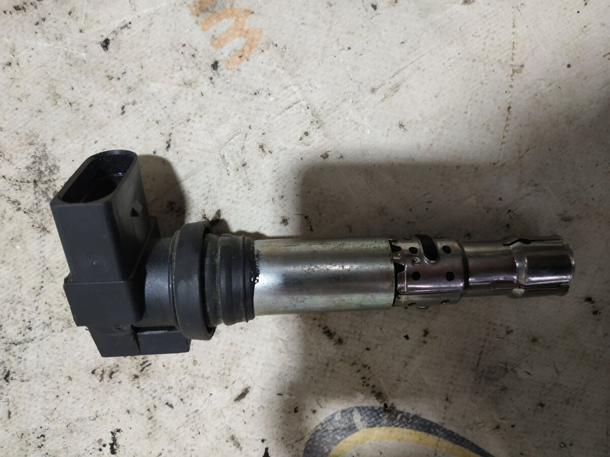 котушка запалювання Volkswagen Golf V (2003-2009) 036905715