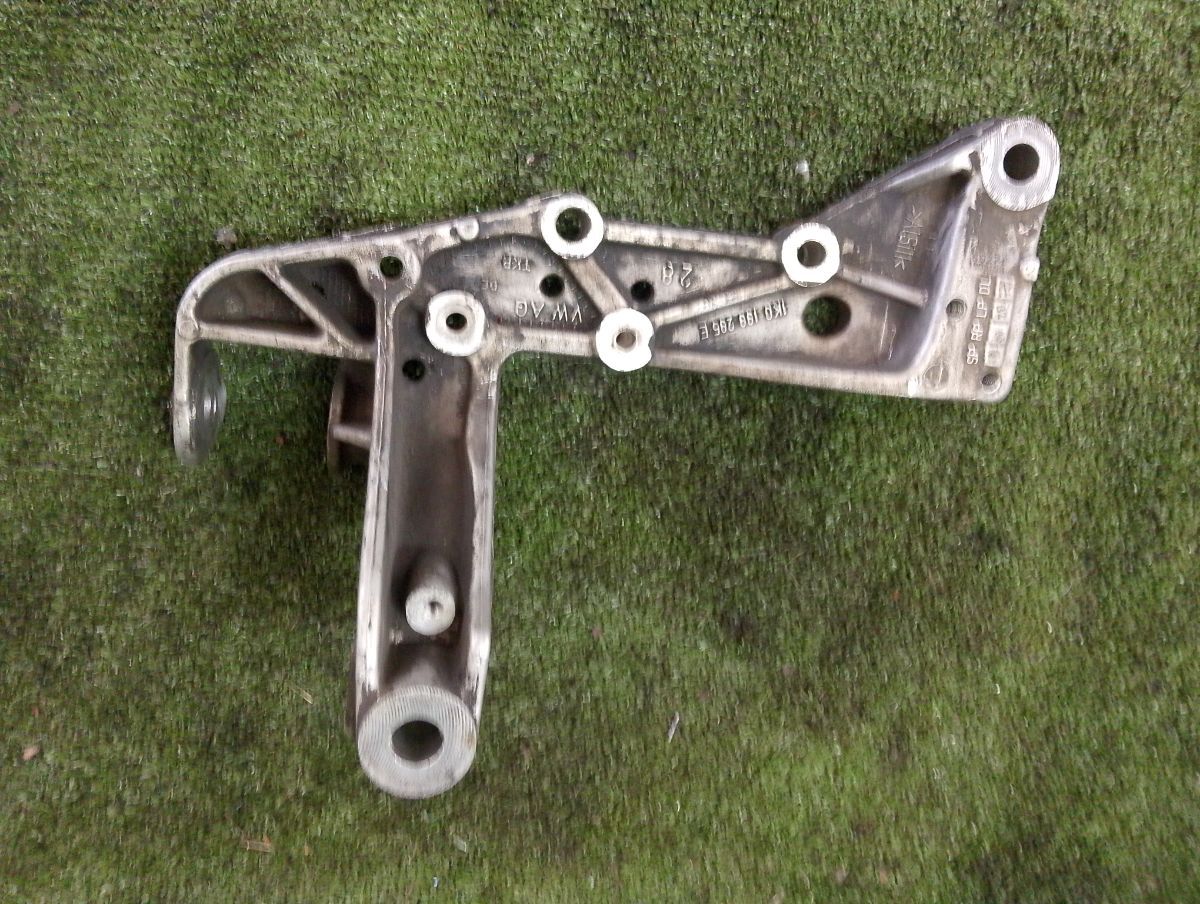 Кронштейн передньої балки Volkswagen Golf V (2003-2009) 1K0199295E