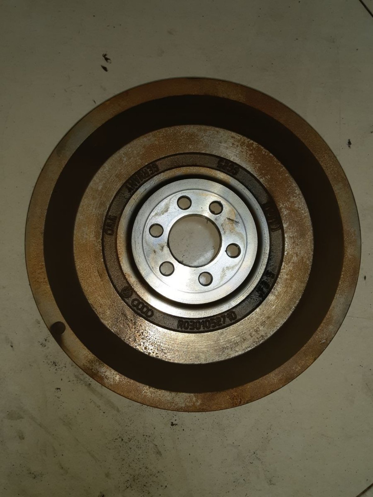 Маховик в хорошому стані Volkswagen Golf V (2003-2009) R0301052710