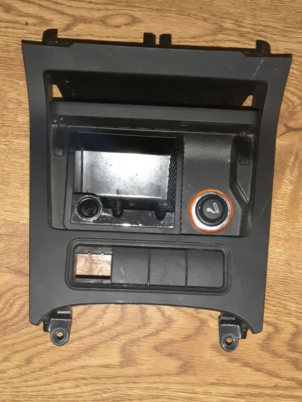 Попільничка центральної консолі Volkswagen Golf V (2003-2009) 1K0857961