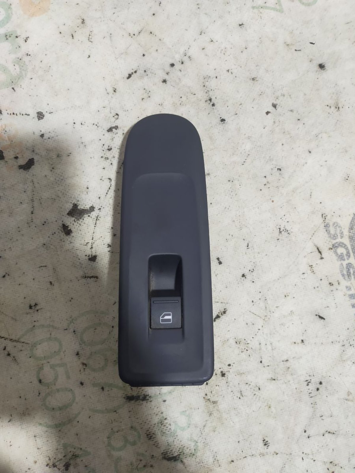 Кнопка склопідйомника передня права гольф 6 Volkswagen Golf VI (2008-2012) 5K0867256