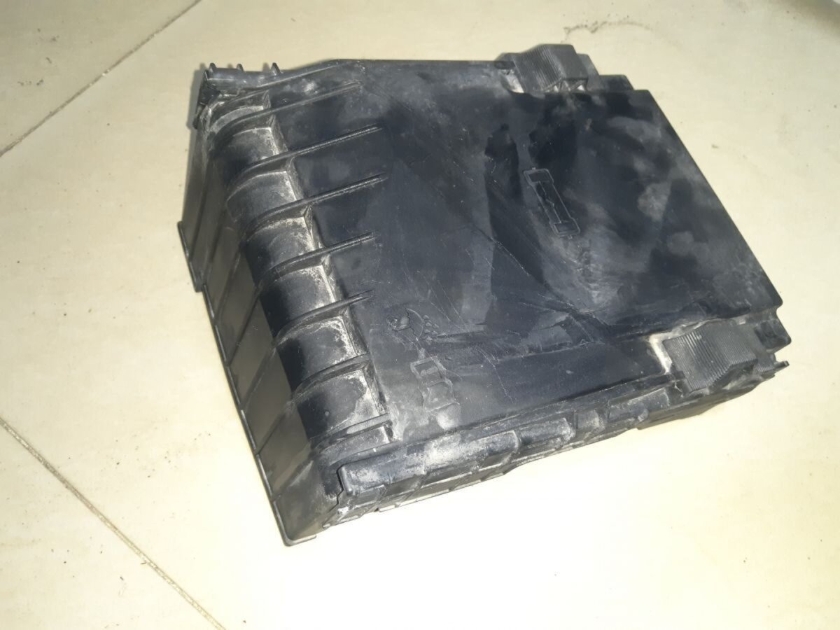 кришка блоку запобіжників Volkswagen Golf VI (2008-2012) 1K0937132F