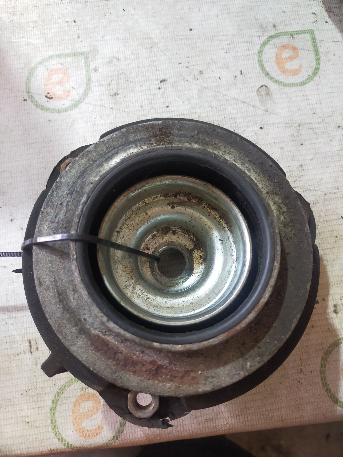 Опора амортизаційної стійки Volkswagen Golf VI (2008-2012) 1K0412331C