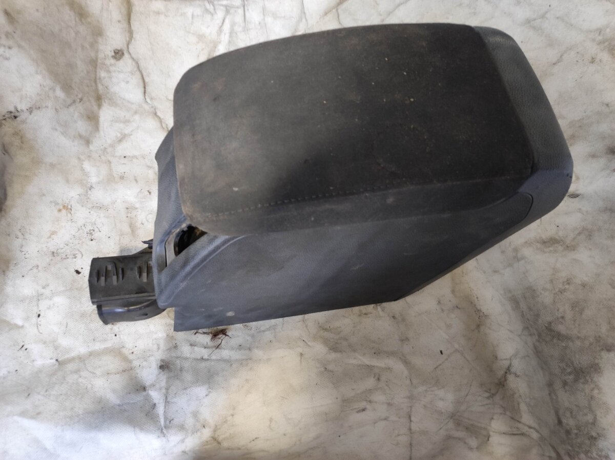 Підлокітник vw golf v jetta iii 1k5864251b Volkswagen Golf VI (2008-2012) 1K5864251C