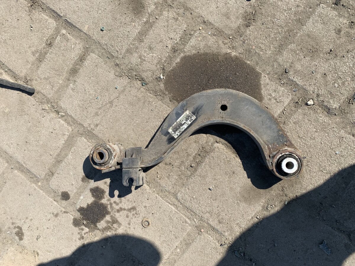 Важіль задньої підвіски верхній задній лівий правий Volkswagen Golf VI (2008-2012) 1K0505323N