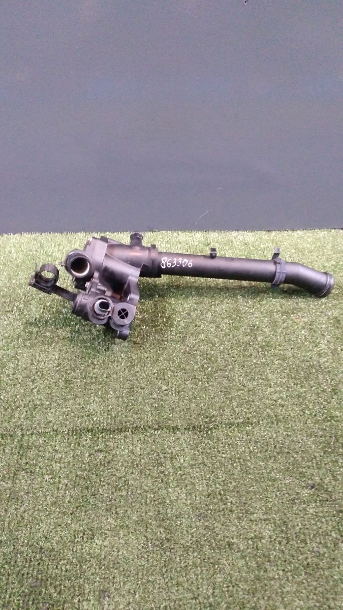 корпус термостата в зборі Volkswagen Jetta IV (1999-2005) 032121111AP