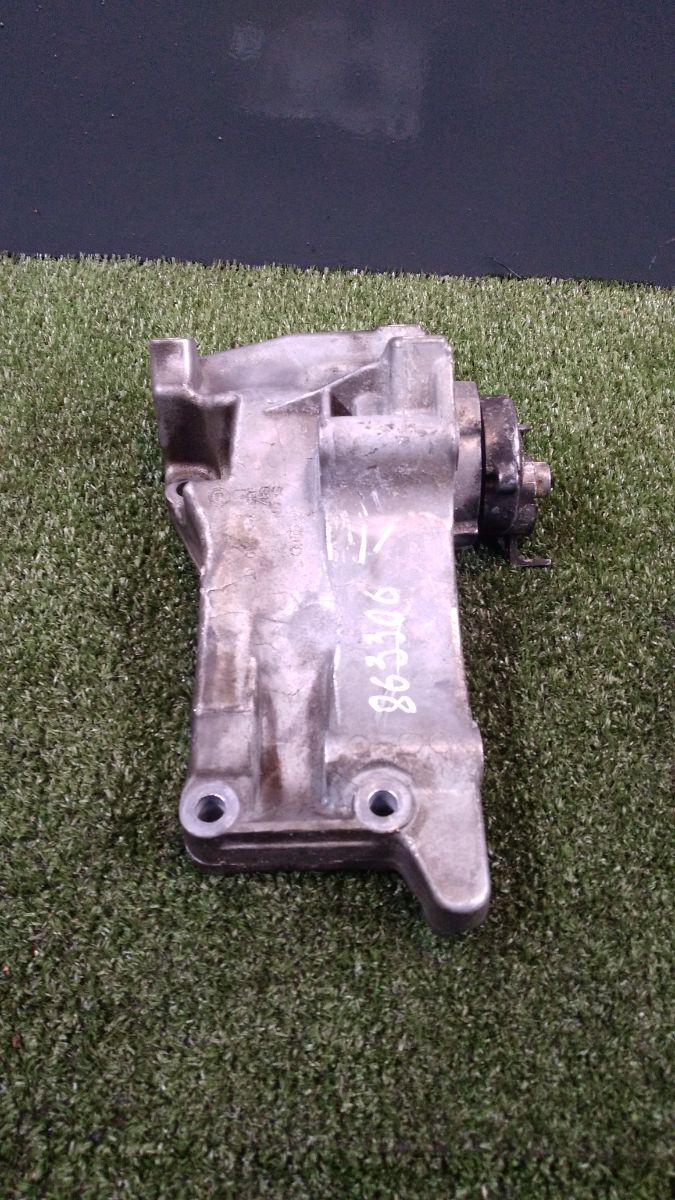 кронштейн генератора Volkswagen Jetta IV (1999-2005) 036145169G