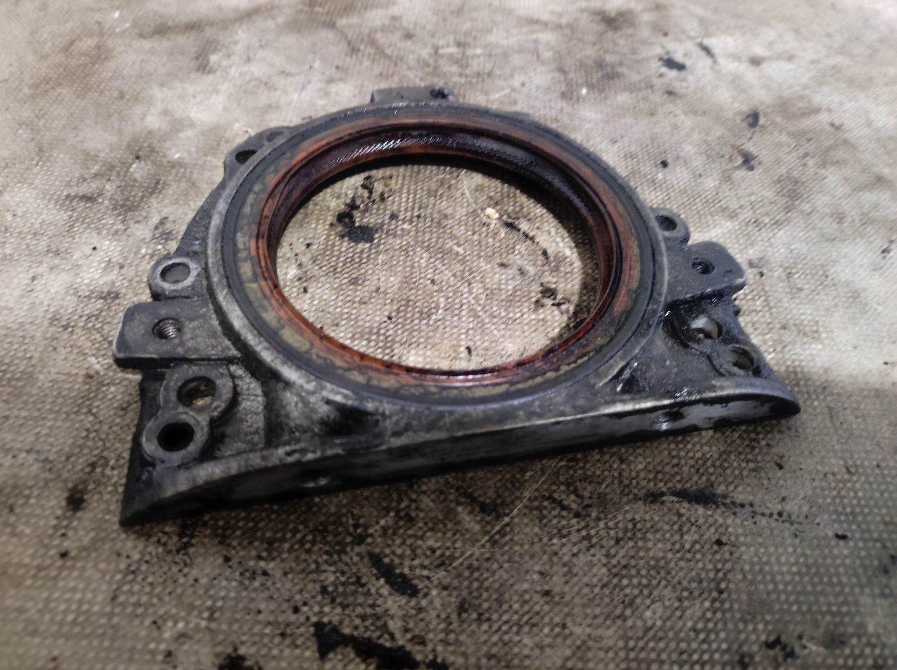 Сальник коленвала задній Volkswagen Passat B2 80-88 055103173B