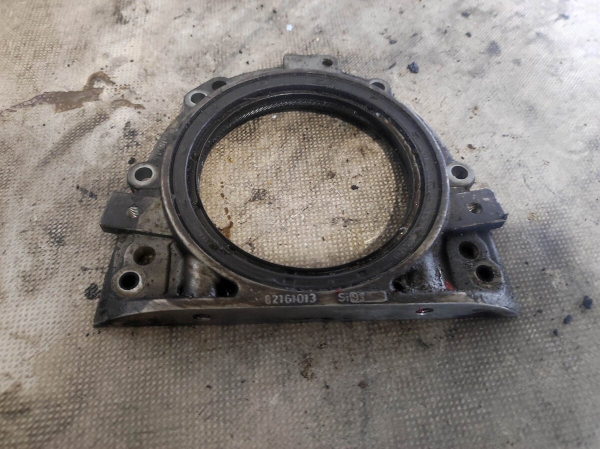 Сальник коленвала задній Volkswagen Passat   B3   1988-1993 055103173B