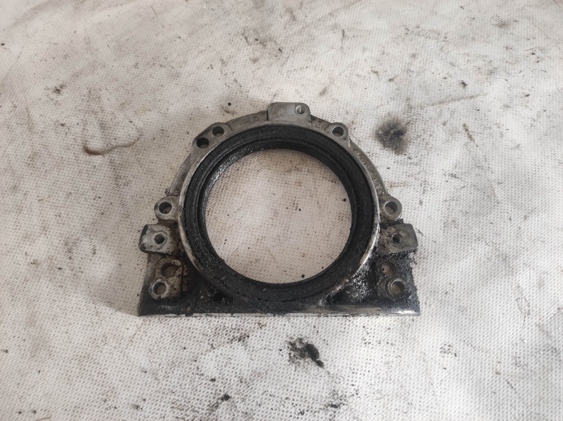 Сальник коленвала задній Volkswagen Passat B4 (1993-1996) 055103173B