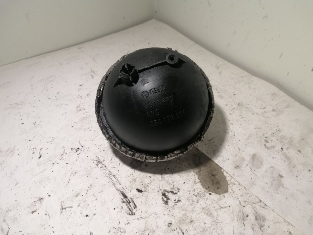 Бачок вакуумной системы двигателя Volkswagen Passat B5 (1996-2005) 054129808