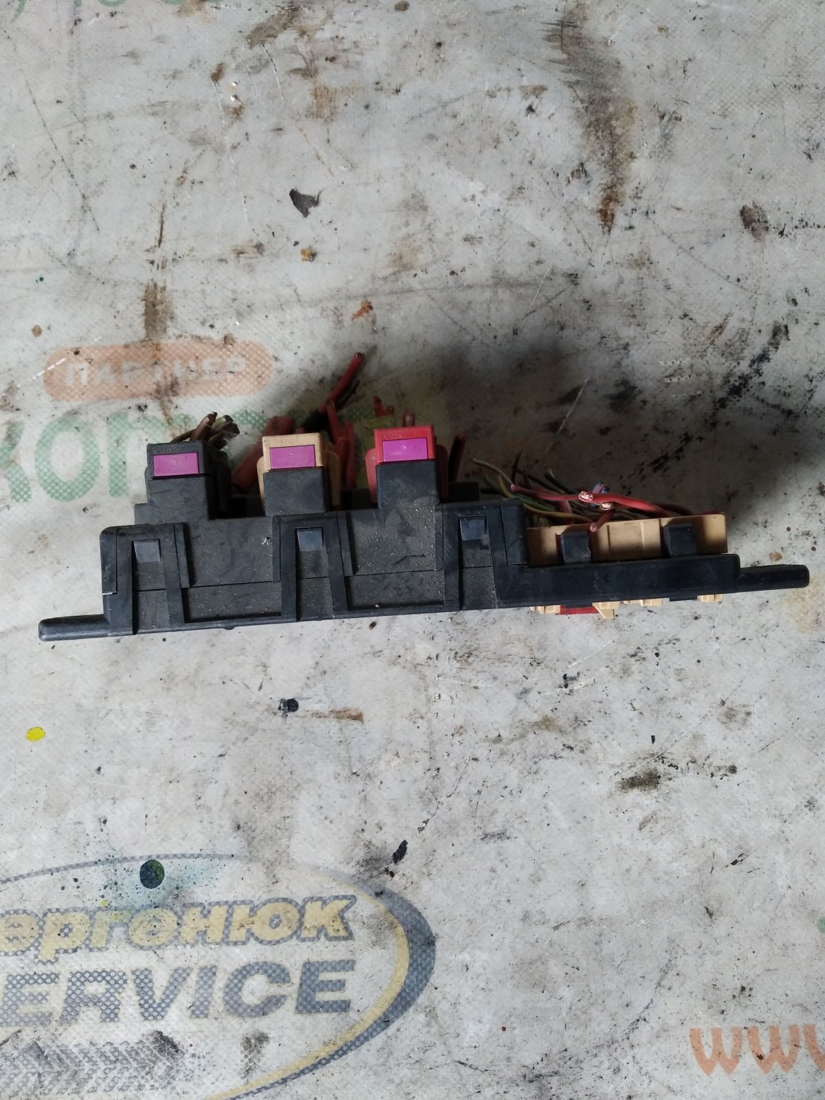 Блок реле Volkswagen Passat B5 (1996-2005) 8L0941822A
