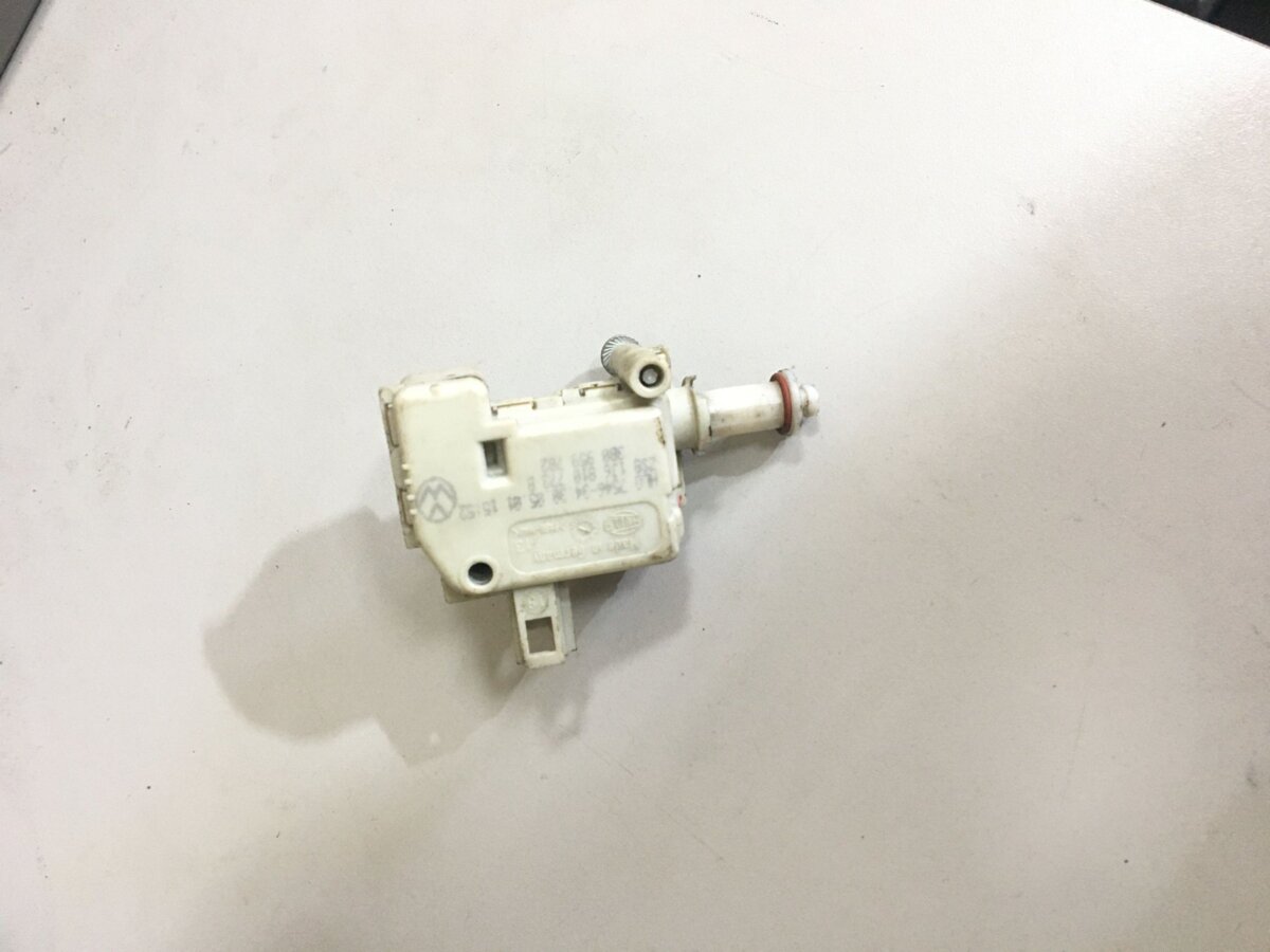 Електропривід центр.замка [кришка бензобака] Volkswagen Passat B5 (1996-2005) 3B0959782