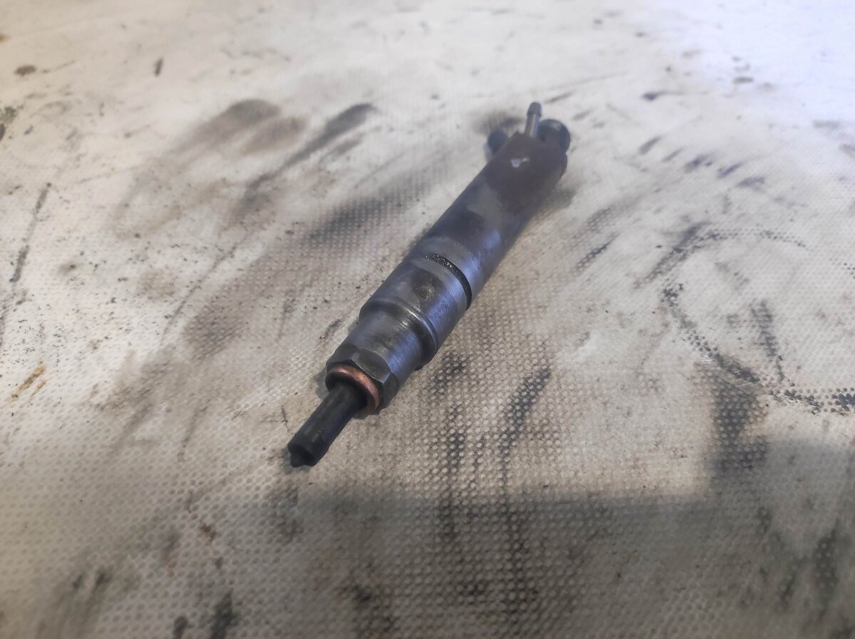 форсунка дизельна 1.9tdi 1Z\AHU\ALH Volkswagen Passat B5 (1996-2005) 028130201G