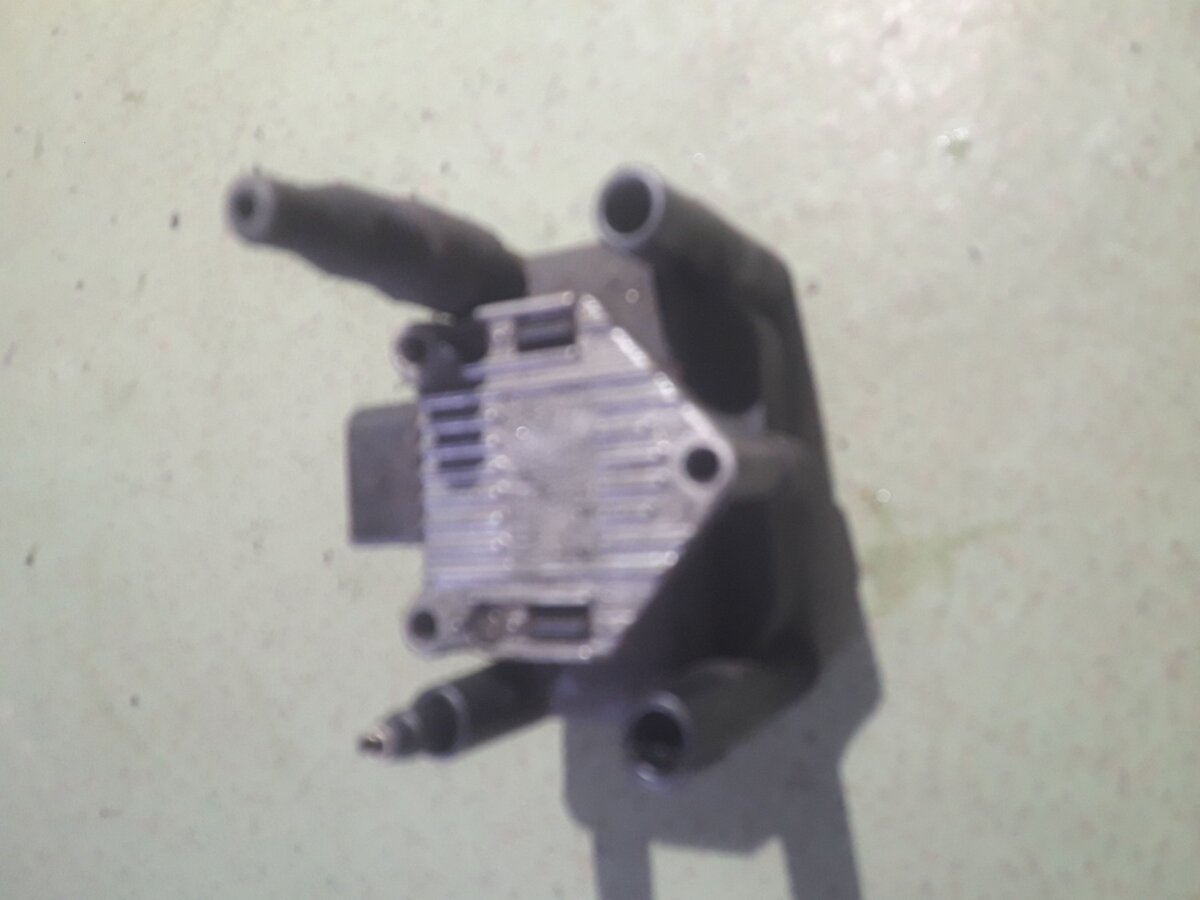 Катушка запалювання Volkswagen Passat B5 (1996-2005) 032905106E