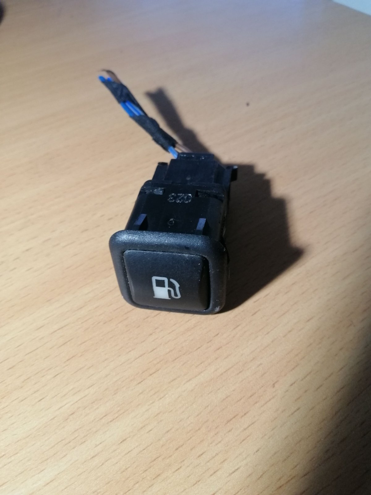Кнопка бензобака Volkswagen Passat B5 (1996-2005) 3B0959833
