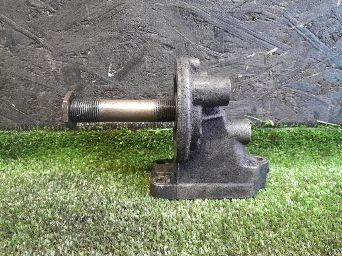 Кронштейн масляного фільтра Volkswagen Passat B5 (1996-2005) 06A115417