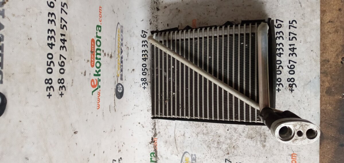 охолоджувач повітря; радіатор кондиціонера салонний, випарник; радіатор опалювача салону Volkswagen Passat B5 (1996-2005) 8D1820103D