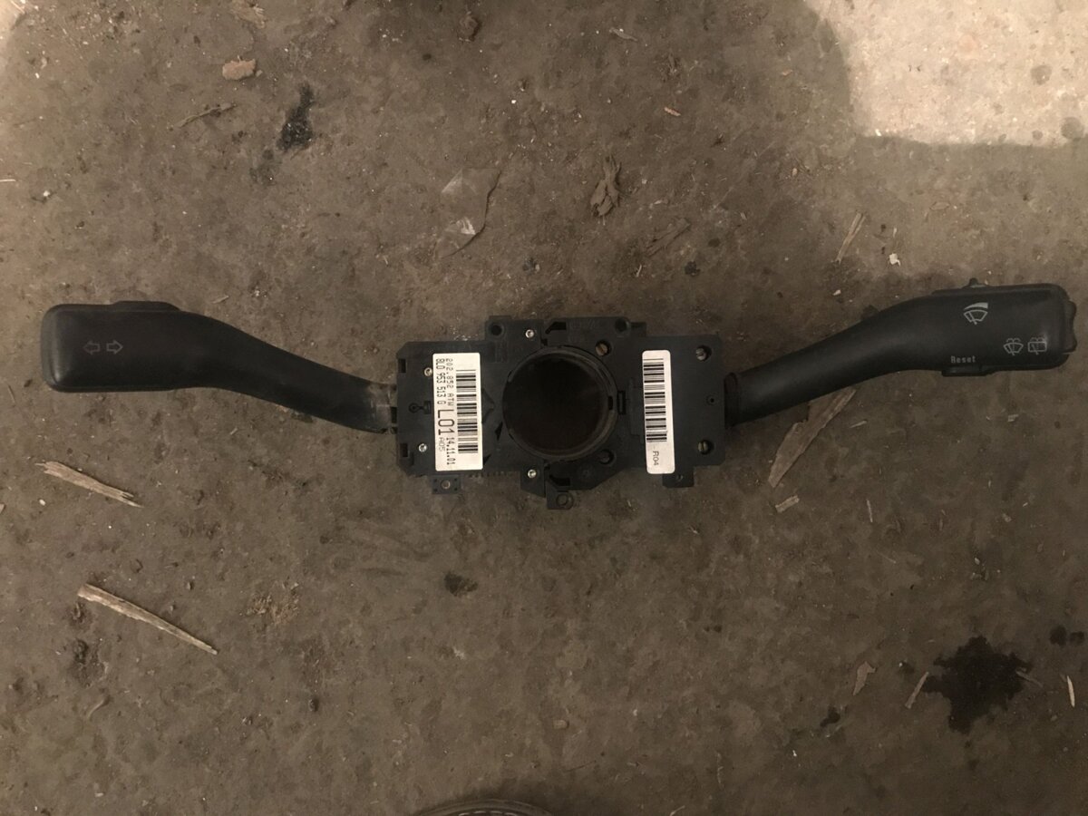 перемикач підрульовий лівий Volkswagen Passat B5 (1996-2005) 8L0953513G