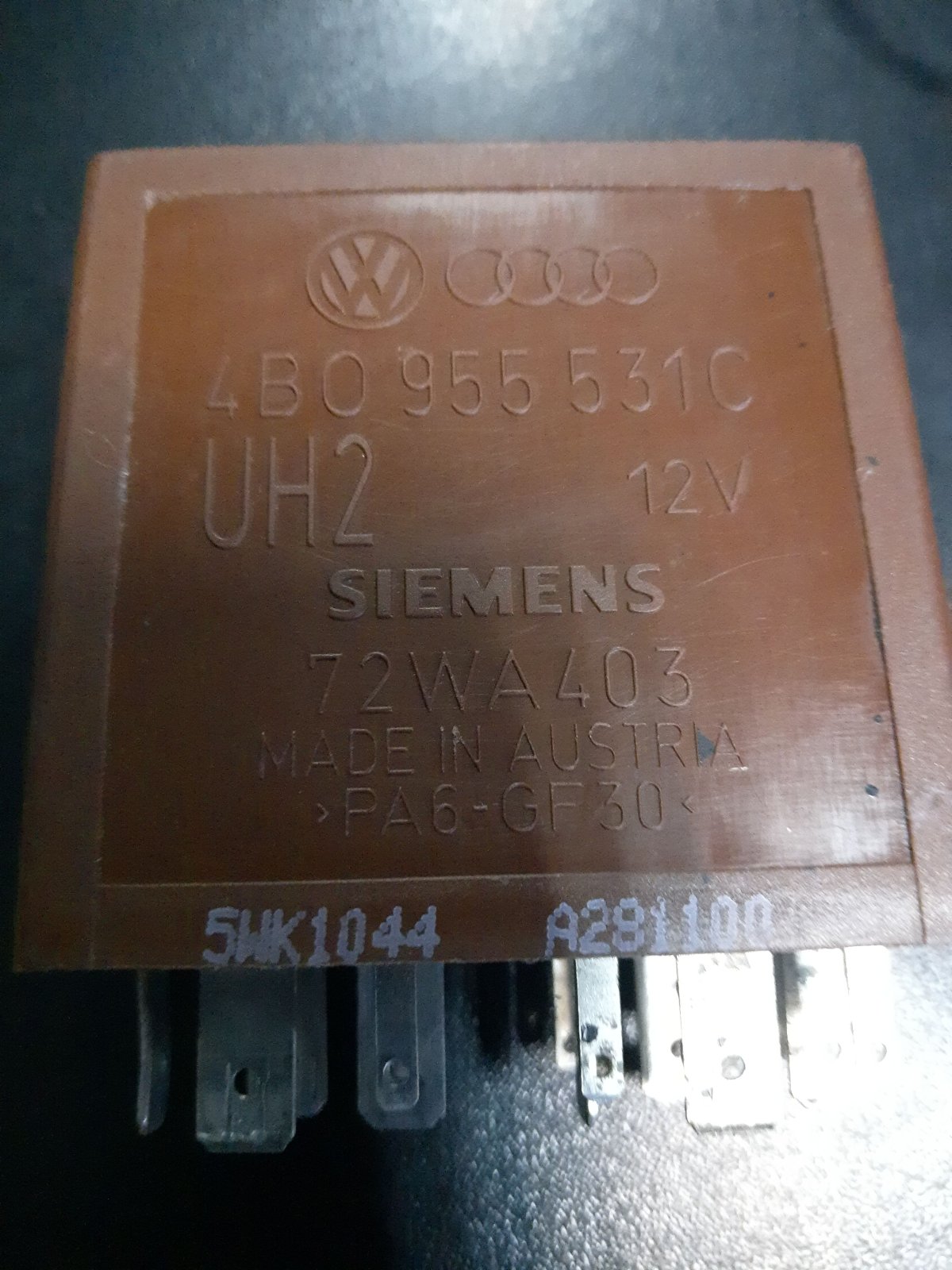 Реле склоочисн.після 2000р.4b0955531e 4b0955531c Volkswagen Passat B5 (1996-2005) 4B0955531C
