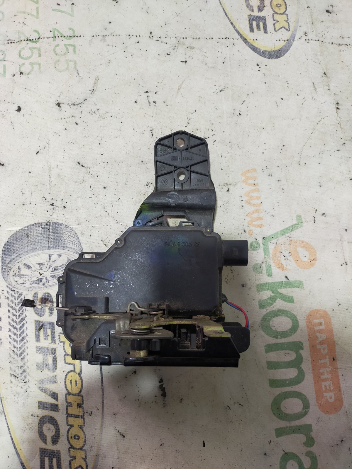 Замок перед правой двері Volkswagen Passat B5 (1996-2005) 3B0837868