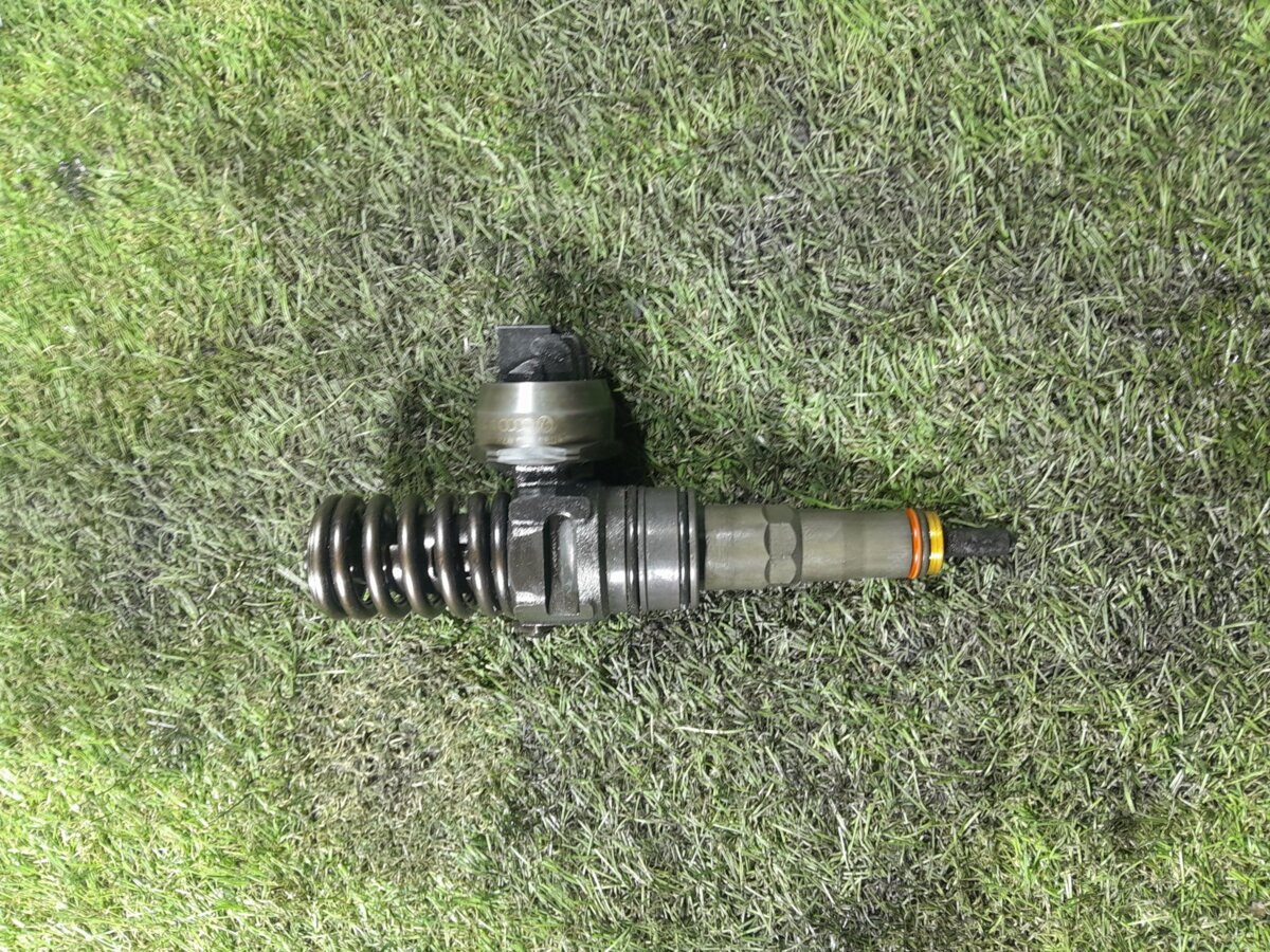 Форсунка Volkswagen Passat B6 (2005-2010) 038130073B