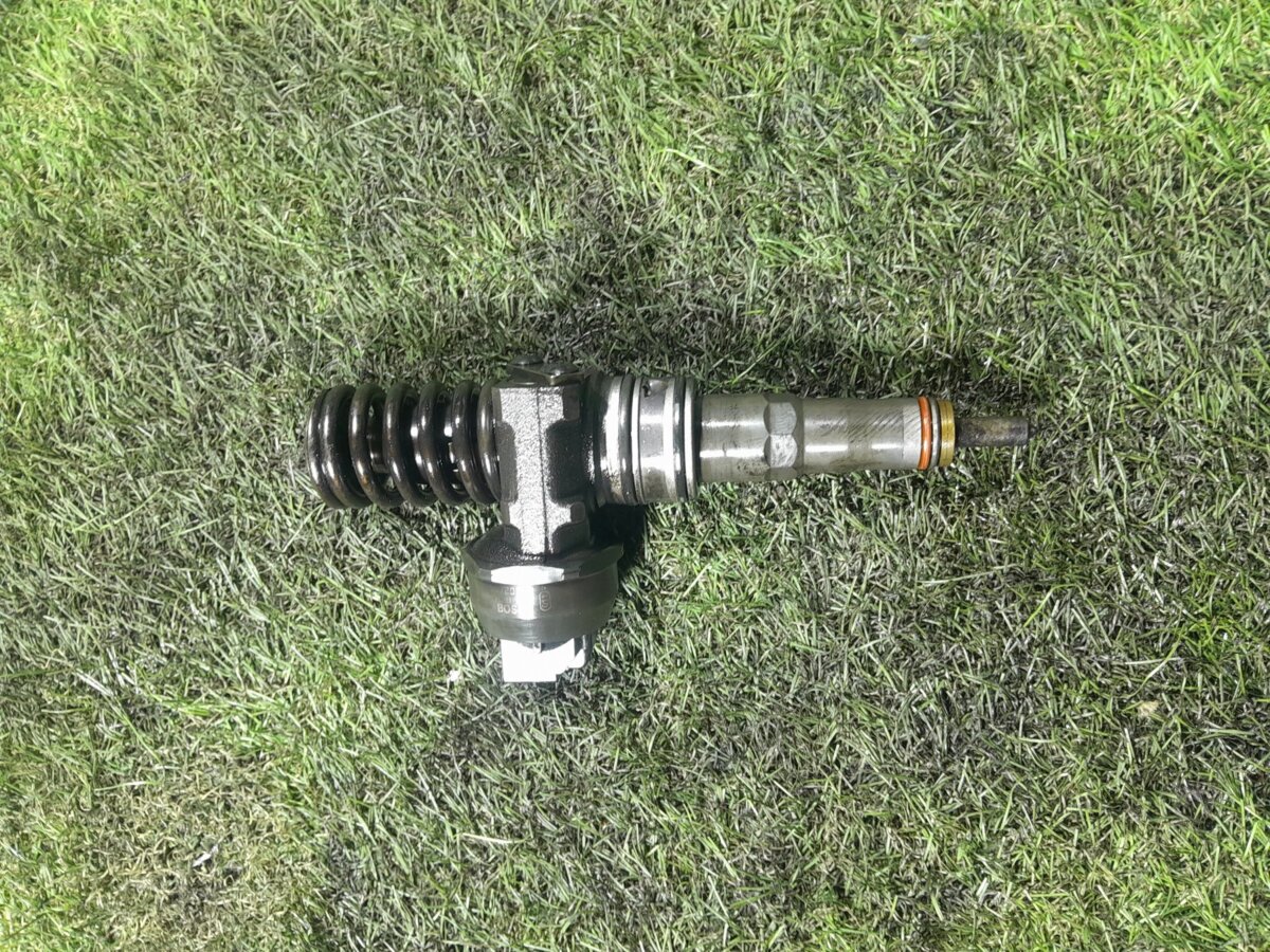 Форсунка Volkswagen Passat B6 (2005-2010) 038130073B