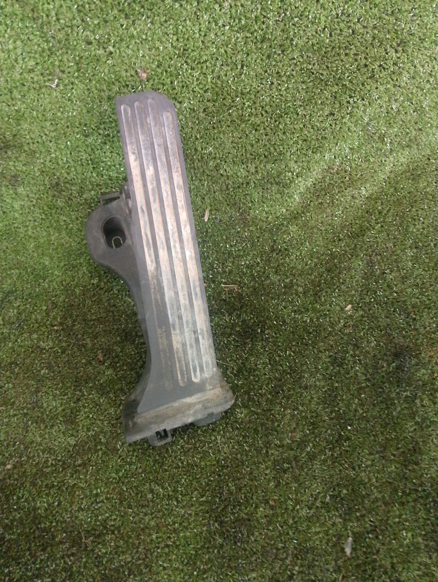педаль газа (акселератора) Volkswagen Passat B6 (2005-2010) 1K1721503L